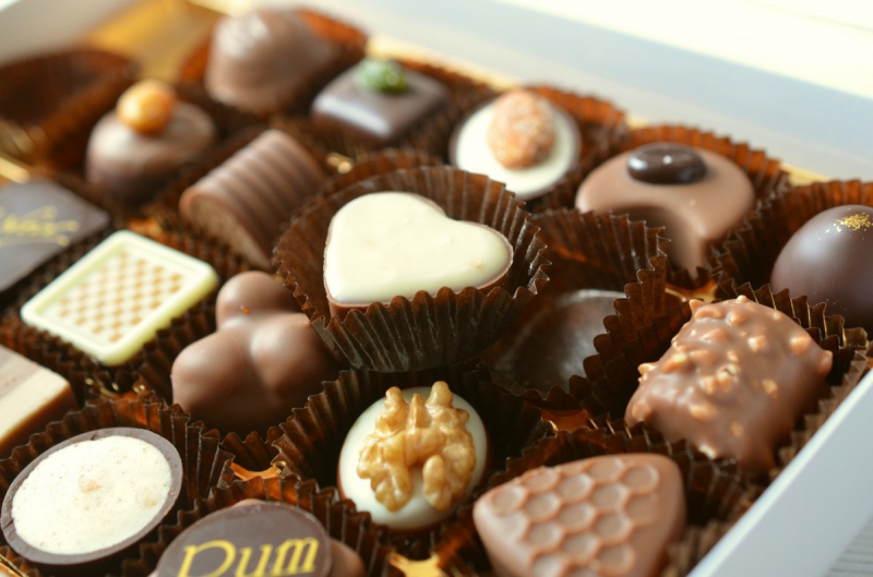 boulangerie-BELVEDERE-min_chocolates_food_candy_calories_nibble_chocolate_heart-782043